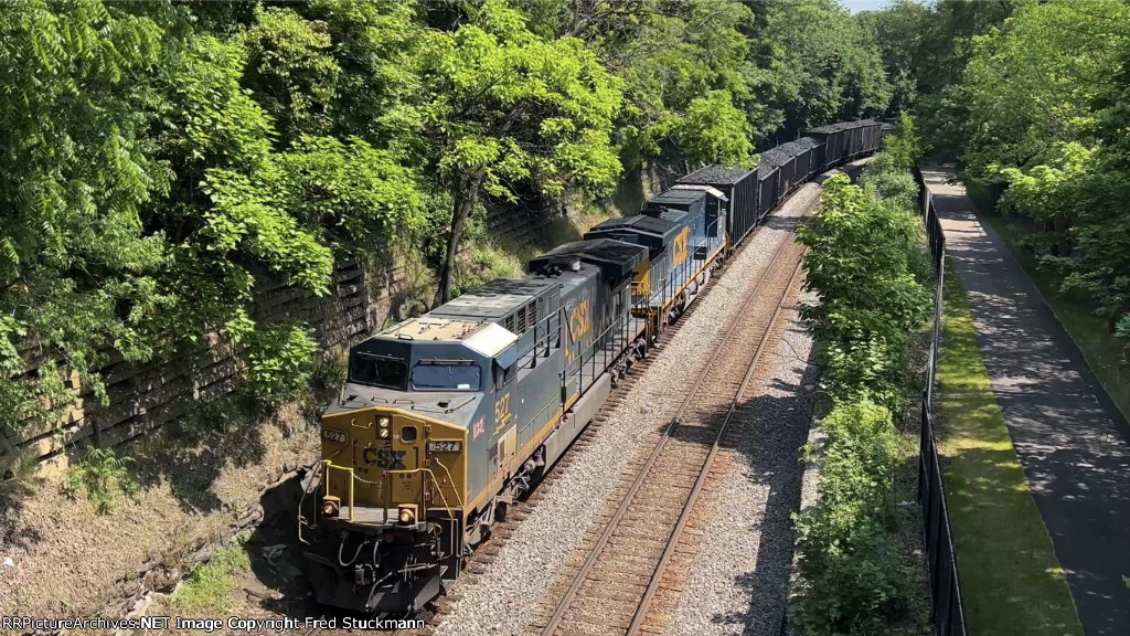 CSX 527 leads B457 at Perkins St.